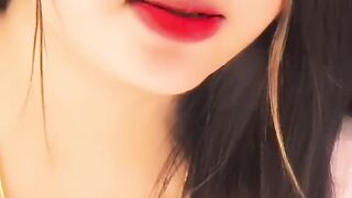 না দি য়া খা ন