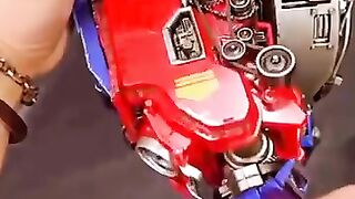 Optimus+Prime+Robot+Transformation.+The+most+incredible+transformer+you’ve+ever+seen+YoloPark+PART+2
