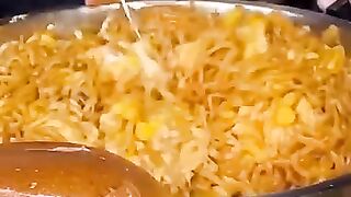 ????SPICY KOREAN FRIED CHICKEN, SPICY SAMYANG FIRE NOODLES WITH CHEESE, LOUIS CHICKEN BURGERS | EATING????