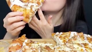 ASMR DOMINO’S CHEESE BURST PIZZA MUKBANG #asmr #mukbang #pizza