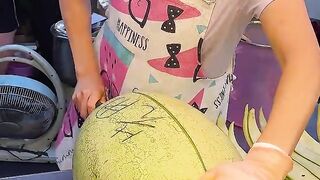 Giant Fruit_ Taiwanese Giant Watermelon Juice - Fruit Cutting Skills