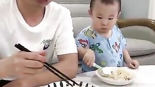 Dad_Won’T_Let_Mom_Eat,_So_Cute_Baby_Teaches_Him_A_Lesson!