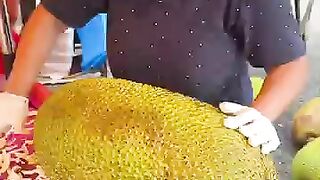The Biggest Fruit Jackfurt Cutting Skills - Malaysian Street Food