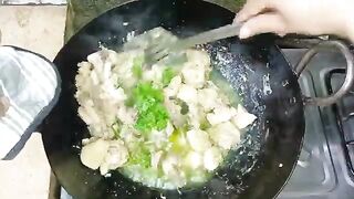 Green Chicken Karahi || Hara Masala Chicken by @niftyfoodz
