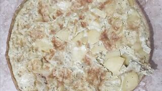 Easy Recipe of Spanish Omelette/ tortilla espanola/Spanish tortilla - www.niftyfoodz.com