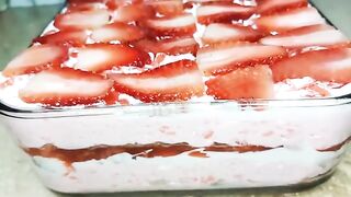 Strawberry Icebox Cake Dessert || No Bake Strawberry Cake Dessert