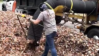 Mobil penghisap sampah skala besar