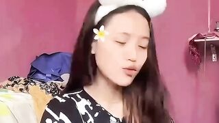 Hampir nampak payudara