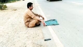 Mobail bi na mila motersaical bi gya