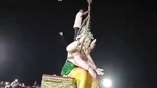 جو اپنی حفاظت خود نہیں کر سکتا وو دوسروں کی حفاظت  کیسے کرے گا