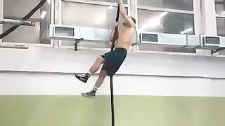 Акжол Махмудов выноливасть