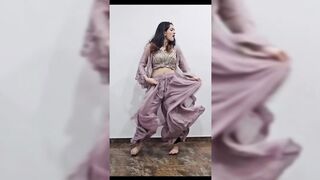Indian Girl Prachi Naik Dance