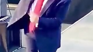 trump-dancing-to-incredibly-awesome