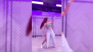 Indian Girl Sonali Bhadauria Dance