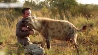 15 Wild Animals That Saved Human Lives