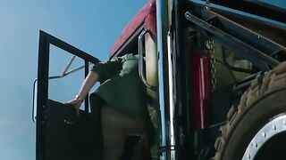 Dwayne Johnson Takes Down A Helicopter With His Bare Hands Hobbs & Shaw Full Throttle