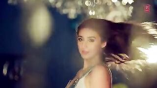 Baby Girl _ Guru Randhawa Dhvani Bhanushali _ Remo D_Souza _ Bhushan Kumar _ Vee(240P).