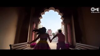 Tujhko Mirchi Lagi Toh Main Kya Karoon _ Coolie No.1 _ Varun Dhawan, Sara Ali Khan _ Love Song - Tips Official