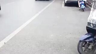 গাড়ি যখন ভূতের চালাই।