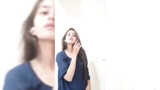 Indian Girl Anushka Gupta Dance