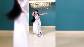 Indian Girl Dhanashree Verma Dance