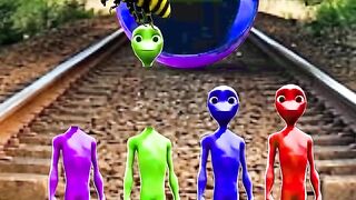 equal dame tu cosita 4 different colors alien dance vs pac-man & train driver tom