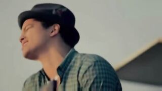 Bruno Mars Talking To The Moon (Official Video)(480P).