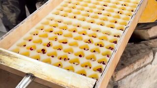 Makeing sweet Love cake