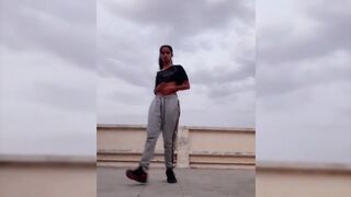 Indian Girl Alina Khan Dance