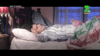 Aao Chalo Hum Karen - Loafer - Full HD Song
