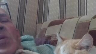 Рядом с папой.