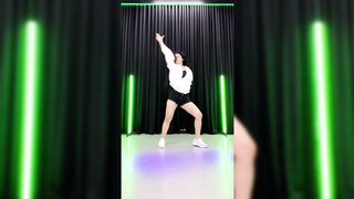 Inndian Girl Ashika Pradhan Dance