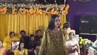 Pakistani girl dance