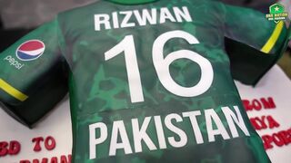 xricket  Pakistan_team_celebrated_the_belated_birthday_of_