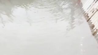 Pinggir kolam tanah diberi ASBES bekas agar terlihat rapih dan tidak longsor