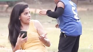 मेरा केला पकड़ लो यार