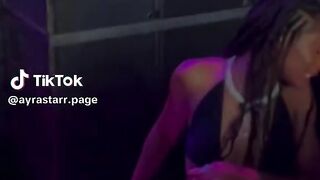 Cette n'est pas seuleument forte en chant mes aussi en danse