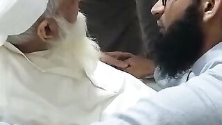 Mulanaa nazro Rehman sahib talking about salah