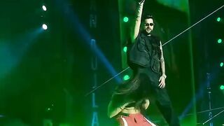 nora fatehi surprises fans by dancing with singer @karanaujla at his second show in  and its unmissable