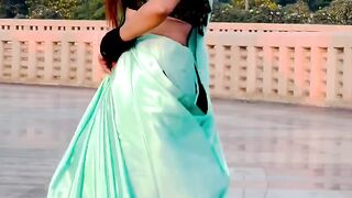Pakistani village  girl go viral via dance on super hit Hindi song viral dance