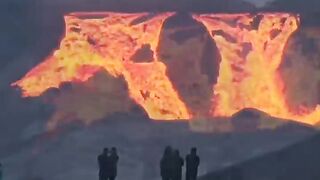 Close Approach of Watching Volcanic Eruption