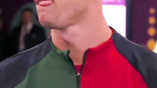 The boy's feeling when he was shaken by his idol
