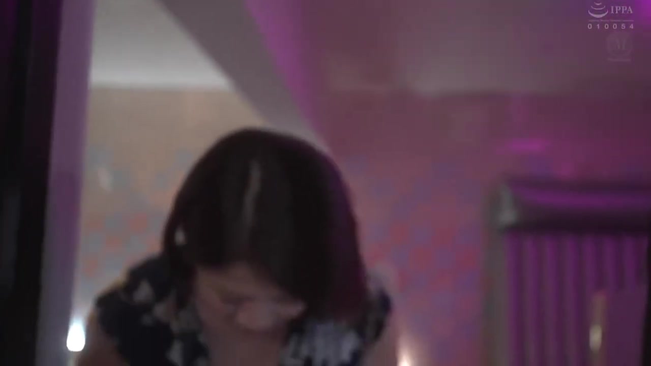 お店に行くと友達のお母さんが…. - Febspot