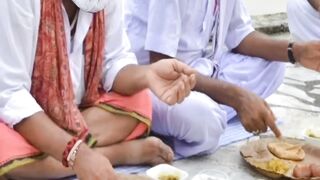 दावत में बर्गर न मिलने पर भड़के मोदी जी