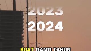 Yuk Buat status tahun baru makin keren