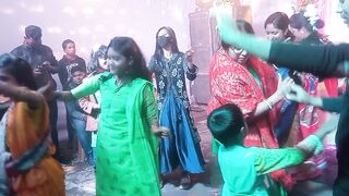 উরাধুরা না শালীদেরকে সাথে নিয়ে