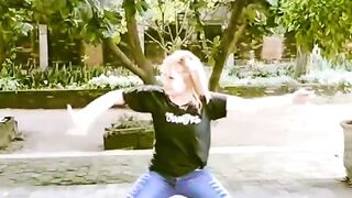 Enak banget joget nya