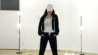 Girl Dance on - Besharam Rang - Pathaan