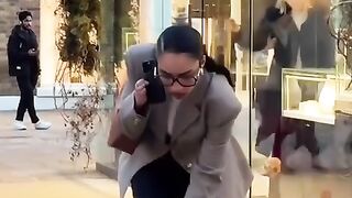 OMG,cute girl has doesn’t a leg, but she is so smart