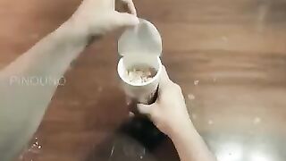 Tahu kah kalian??? Orang ini terobsesi dengan makanan pedas sampai ini yang terjadi....